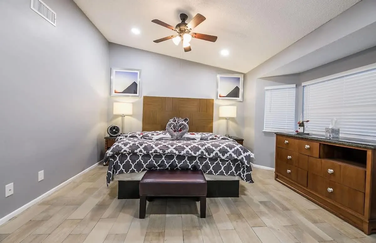 Bright & Stylish House W Pool Game Near The Strip Villa Las Vegas