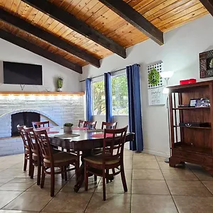 Rustic Warm Fireplace 5 Sleeps 16 Holiday home